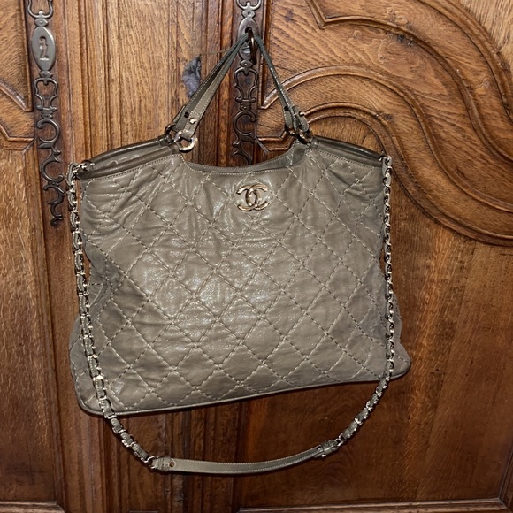 Chanel CC Sea Hit Tote Quilted Iridescent Calfskin Large - Picture 13 of 16